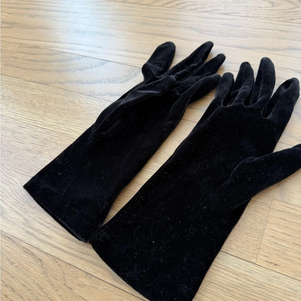 La Crasia Elegant Black Rayon Women's Gloves velvety look  vintage